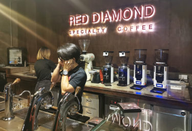Red Diamond Cafe – ラップラオの奥にあるコーヒーとエンタメ性の高いカフェ